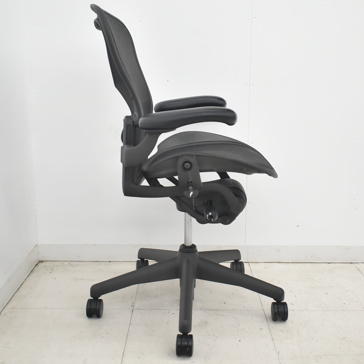 【中古】ハーマンミラー　アーロンチェア　スタンダード　Ｂサイズ　ランバーサポート　2026033101【中古オフィス家具】