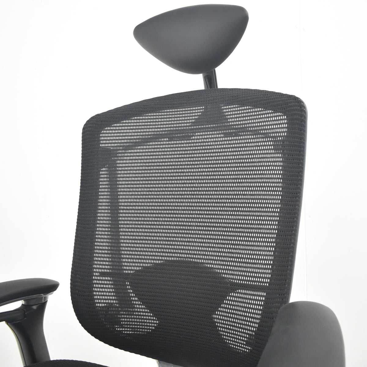 【中古】オカムラ　コンテッサ　ヘッドレスト　可動肘（肘パッド新品）ランバーサポート　ポリッシュ　ブラック　2026033105【中古オフィス家具】