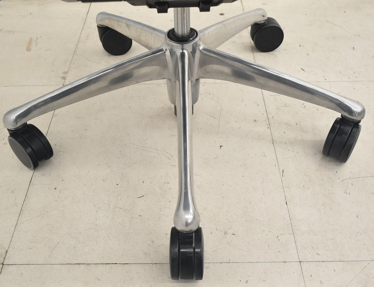 【中古】オカムラ　コンテッサ　ヘッドレスト　可動肘（肘パッド新品）ランバーサポート　ポリッシュ　ブラック　2026033105【中古オフィス家具】