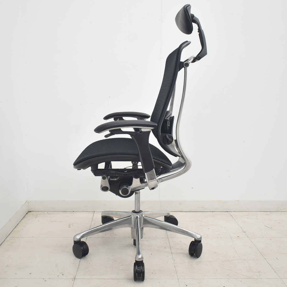 【中古】オカムラ　コンテッサ　ヘッドレスト　可動肘（肘パッド新品）ランバーサポート　ポリッシュ　ブラック　2026033105【中古オフィス家具】
