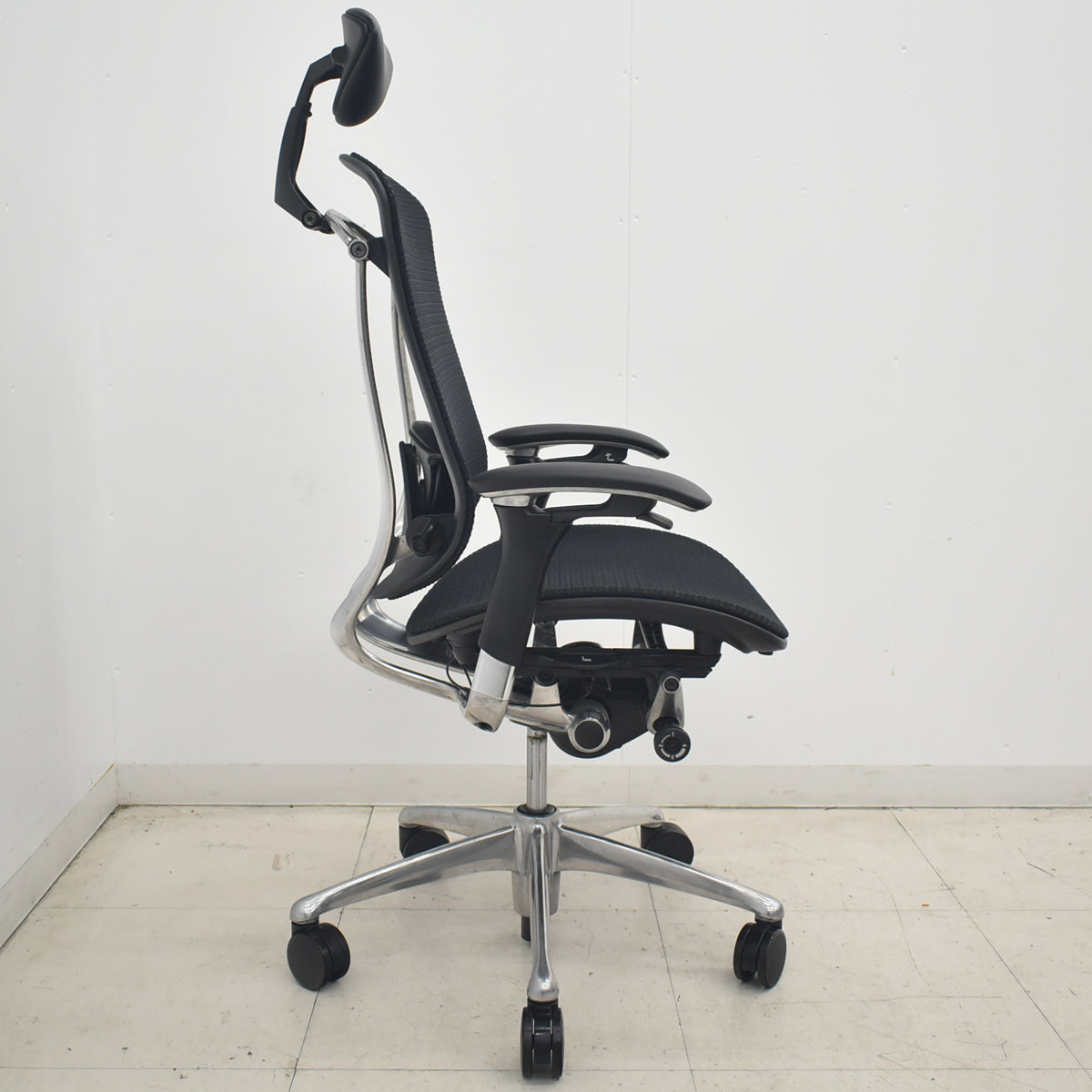 【中古】オカムラ　コンテッサ　ヘッドレスト　可動肘（肘パッド新品）ランバーサポート　ポリッシュ　ブラック　2026033105【中古オフィス家具】