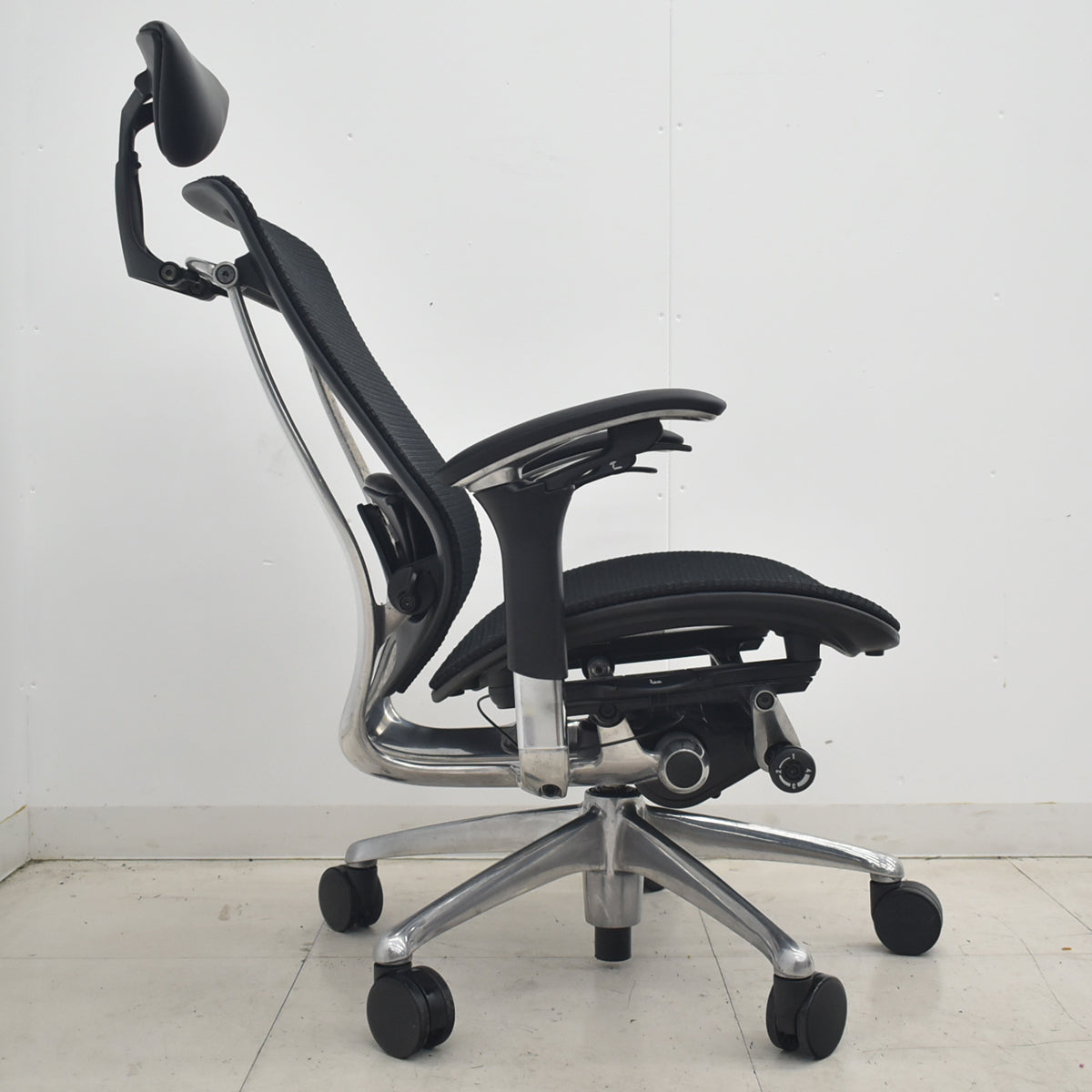 【中古】オカムラ　コンテッサ　ヘッドレスト　可動肘（肘パッド新品）ランバーサポート　ポリッシュ　ブラック　2026033105【中古オフィス家具】