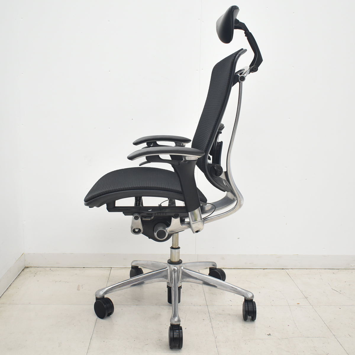 【中古】[難有]オカムラ　コンテッサ　ヘッドレスト　可動肘　ランバーサポート　ブラック　2026040101【中古オフィス家具】