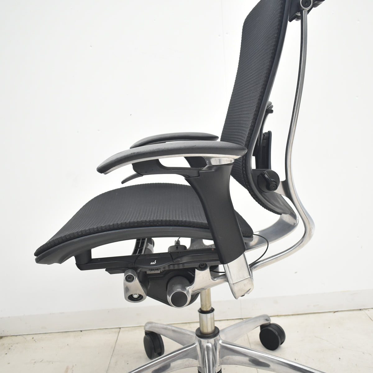 【中古】[難有]オカムラ　コンテッサ　ヘッドレスト　可動肘　ランバーサポート　ブラック　2026040101【中古オフィス家具】