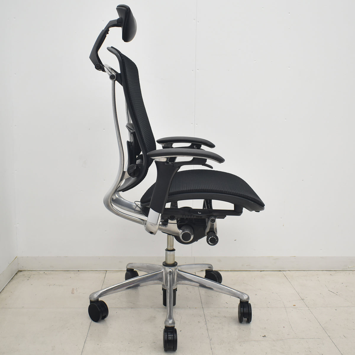 【中古】[難有]オカムラ　コンテッサ　ヘッドレスト　可動肘　ランバーサポート　ブラック　2026040101【中古オフィス家具】