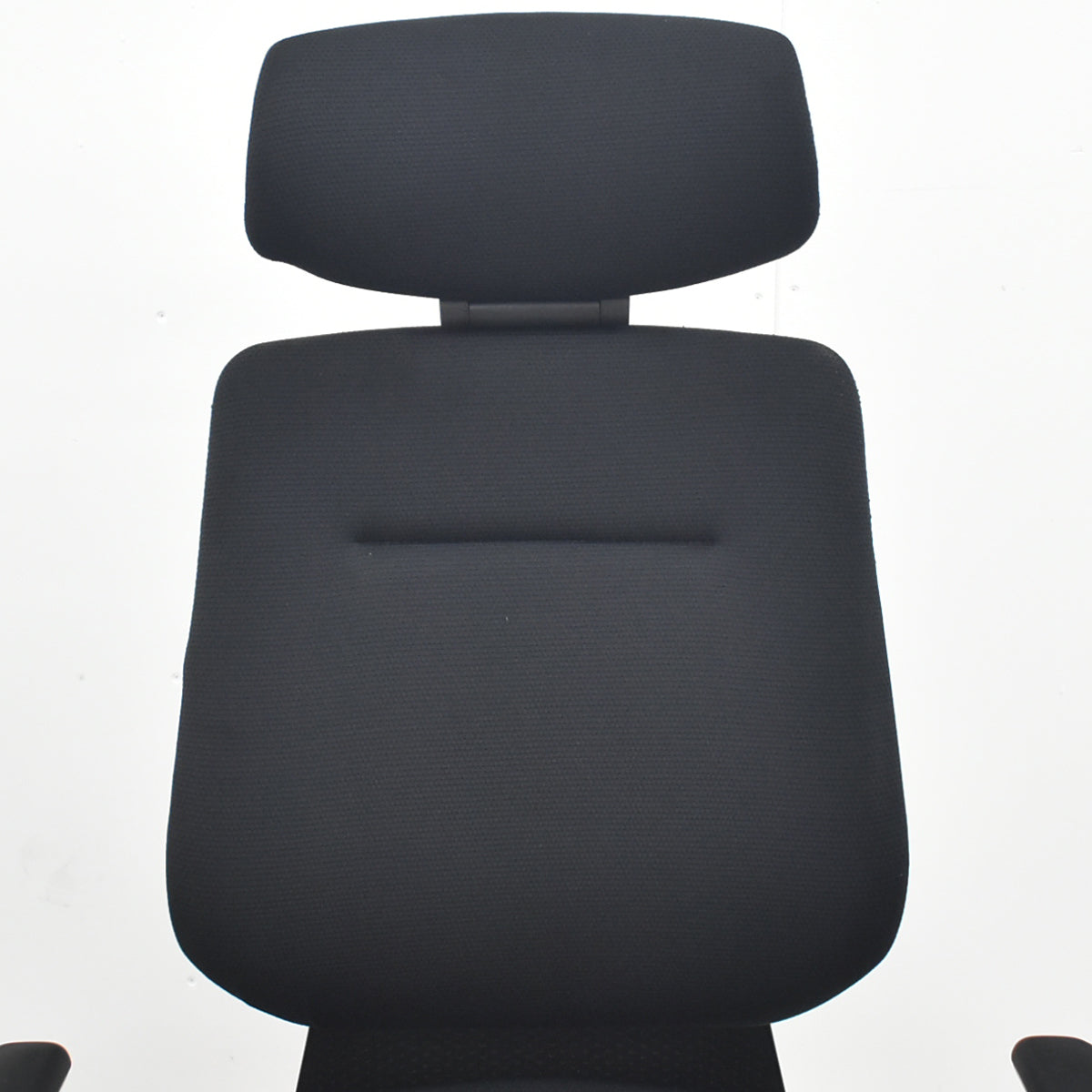 【中古】コクヨ　イング　バーチカルタイプ　ヘッドレスト　固定肘　ポリッシュ　ブラック　2026040102【中古オフィス家具】