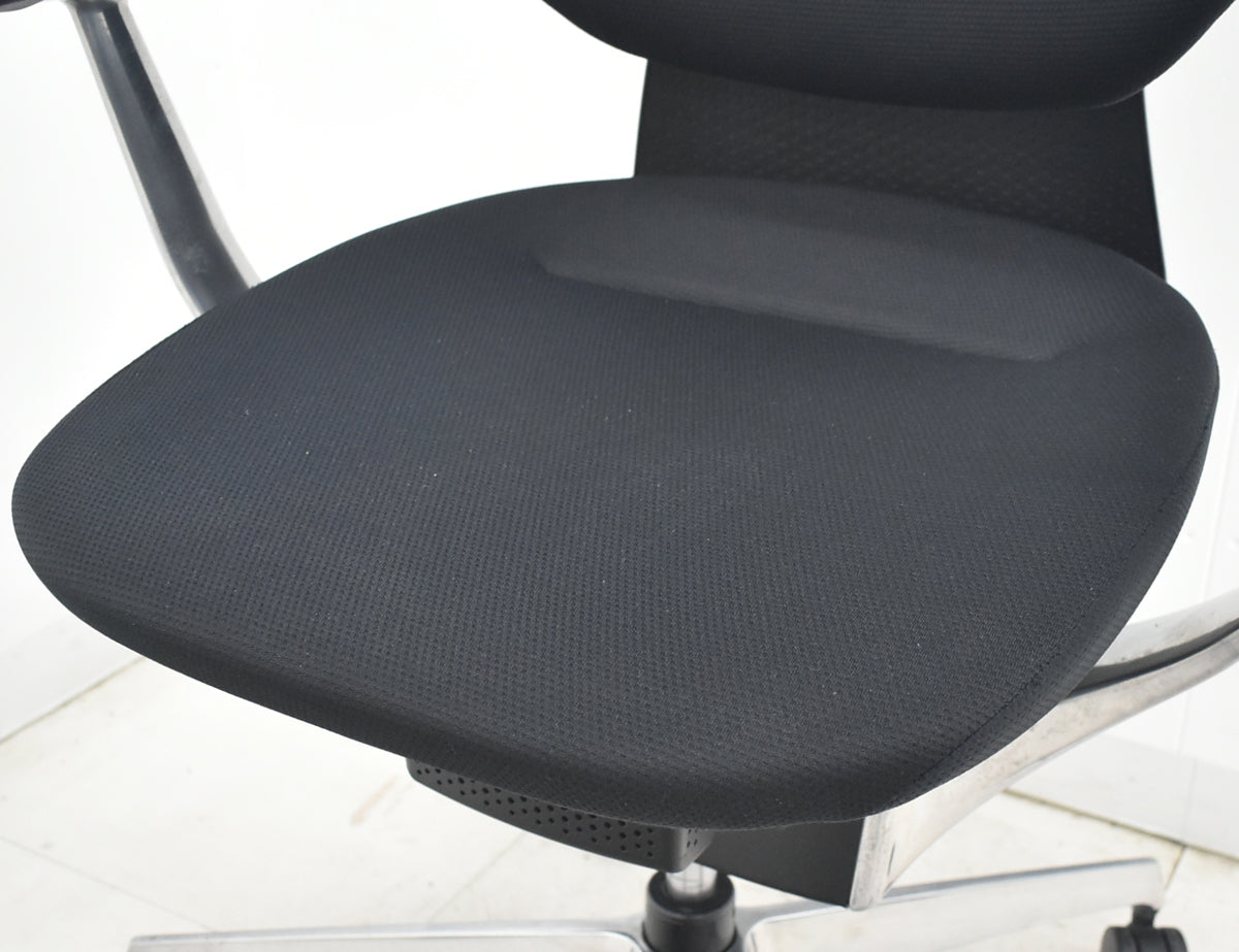 【中古】コクヨ　イング　バーチカルタイプ　ヘッドレスト　固定肘　ポリッシュ　ブラック　2026040102【中古オフィス家具】