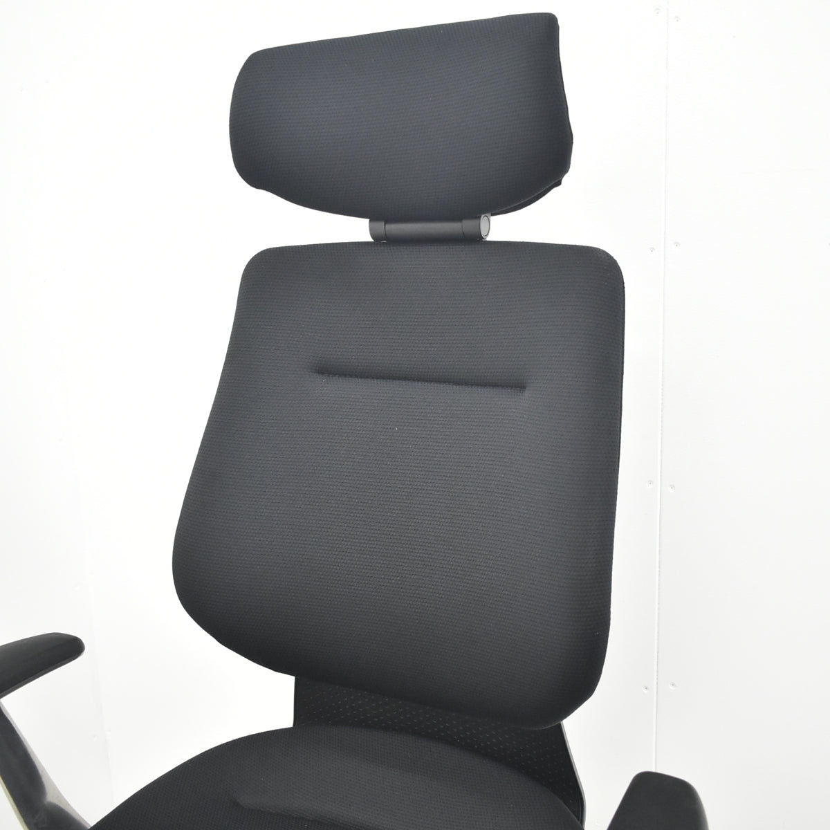 【中古】コクヨ　イング　バーチカルタイプ　ヘッドレスト　固定肘　ポリッシュ　ブラック　2026040102【中古オフィス家具】