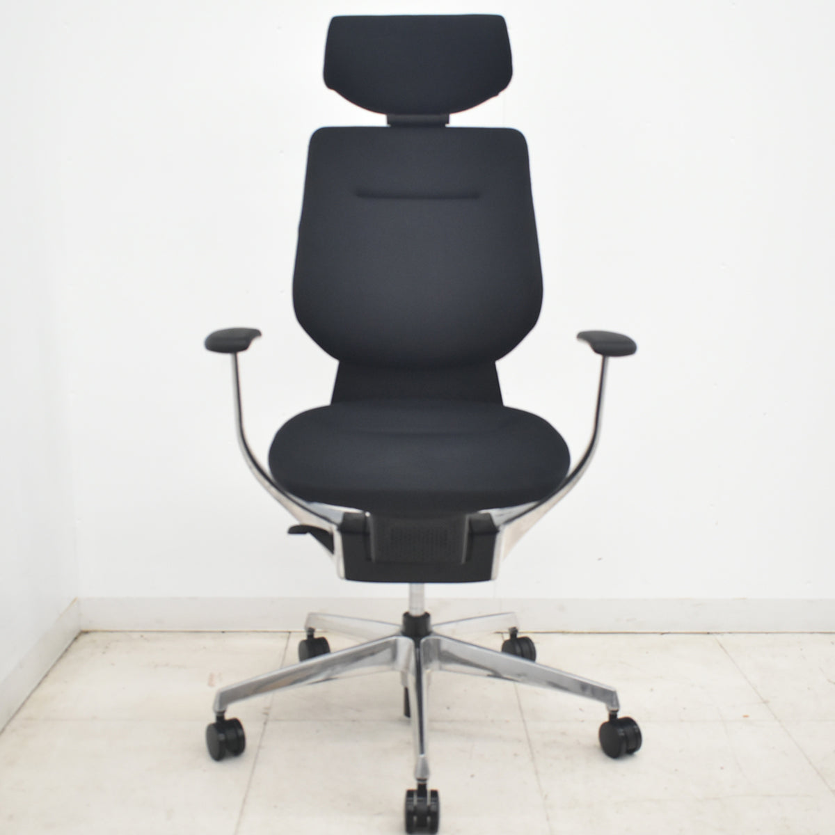 【中古】コクヨ　イング　バーチカルタイプ　ヘッドレスト　固定肘　ポリッシュ　ブラック　2026040102【中古オフィス家具】