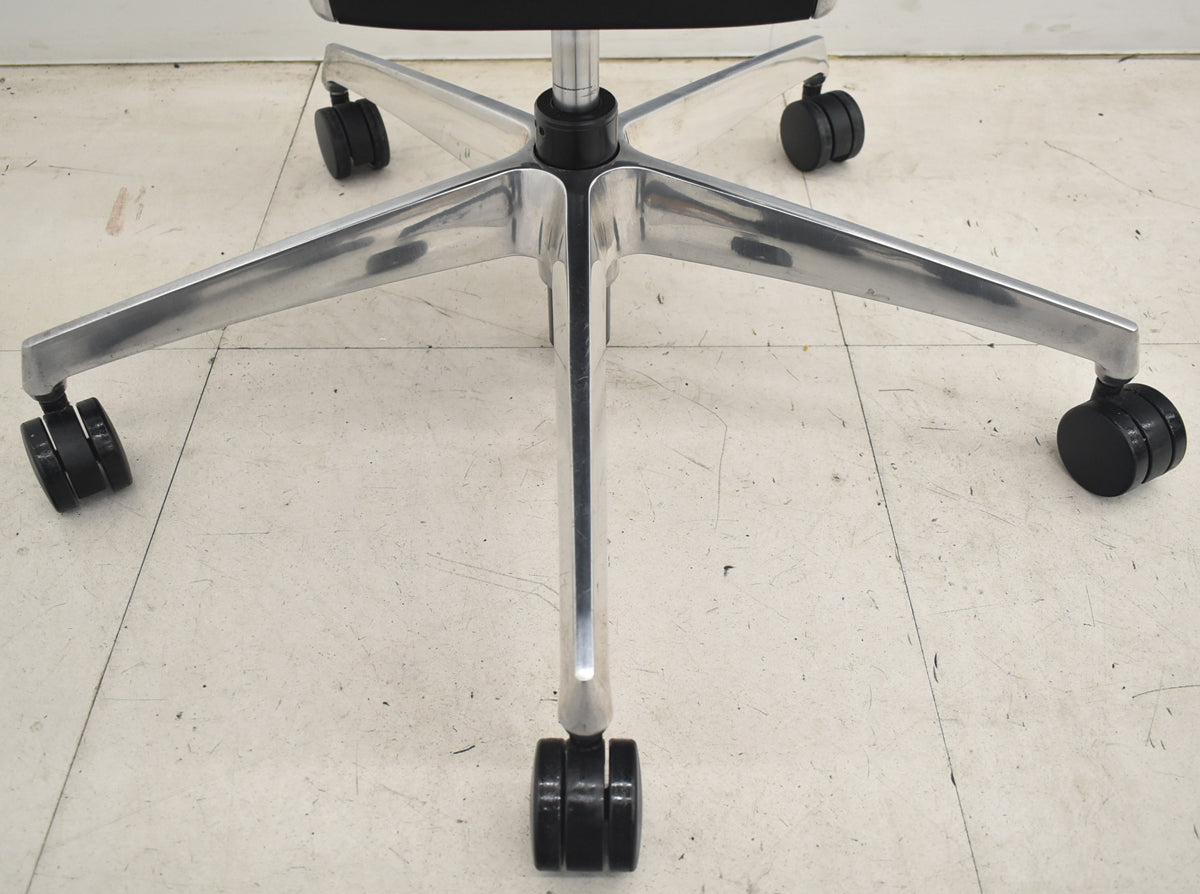【中古】コクヨ　イング　バーチカルタイプ　ヘッドレスト　固定肘　ポリッシュ　ブラック　2026040102【中古オフィス家具】