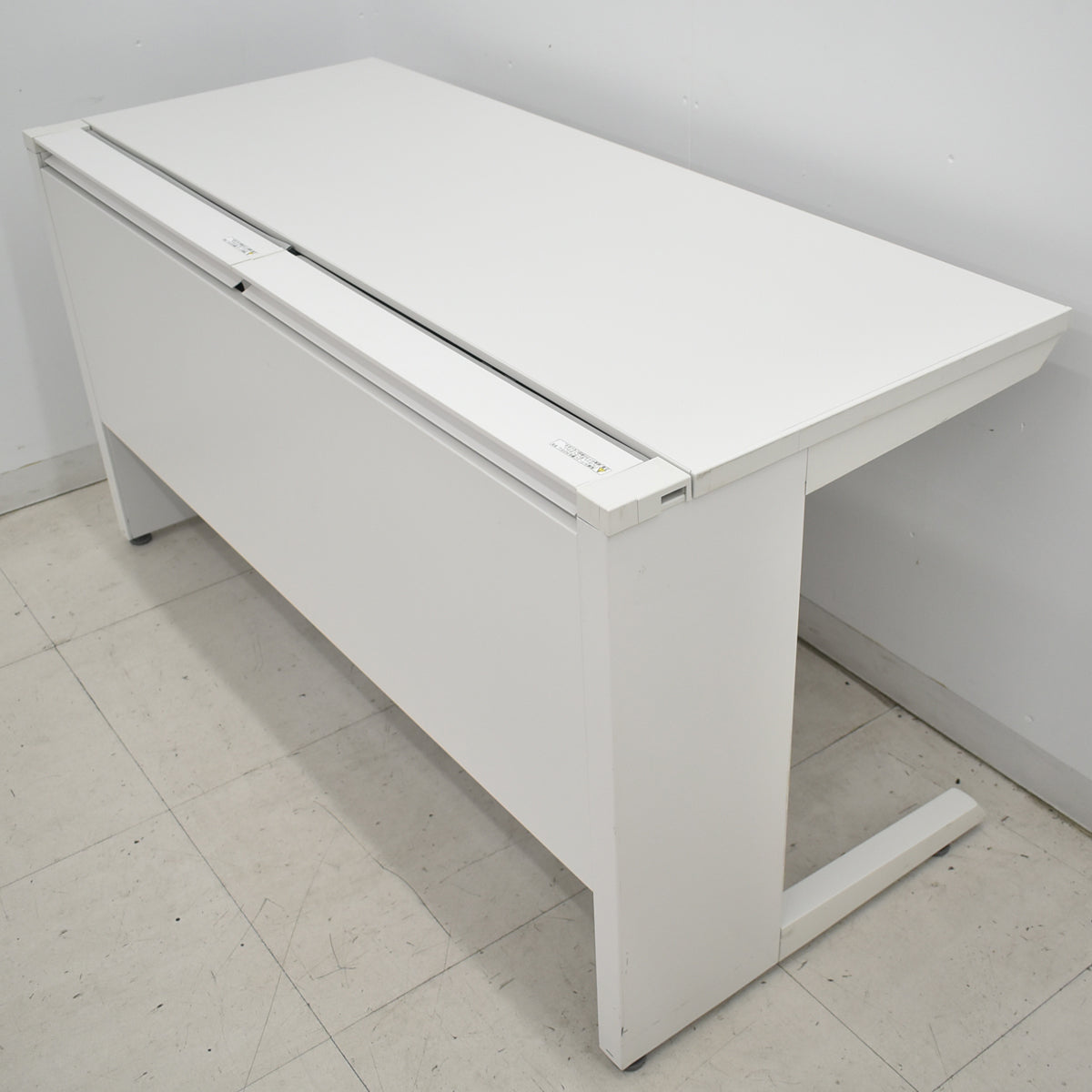 【中古】イトーキ　CZRシリーズ　平机　引き出し付　幅1400×奥行600×高さ（全高）720（mm）　2026040701【中古オフィス家具】