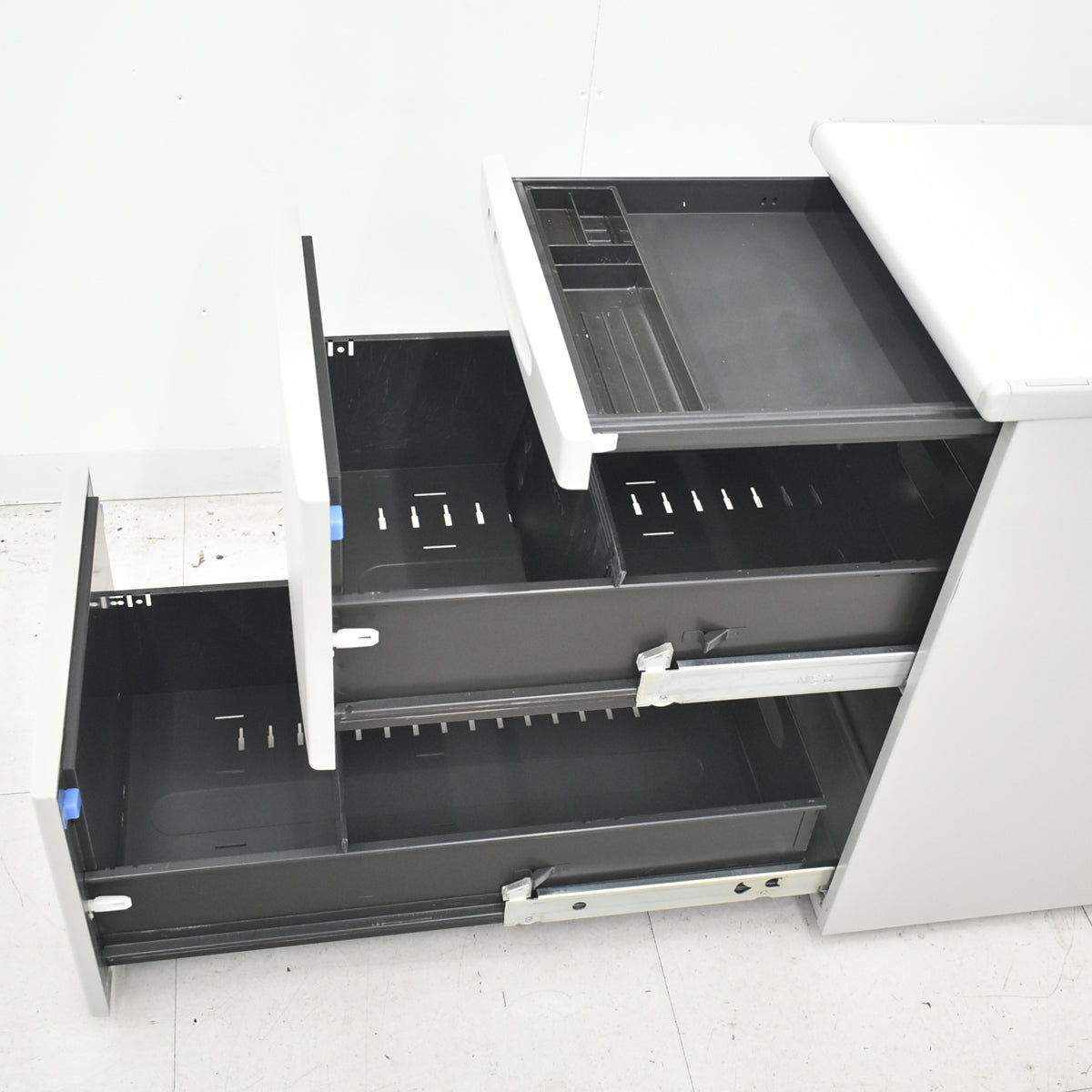 【中古】オカムラ　SDスタンダード　脇机　幅400　2026041601【中古オフィス家具】