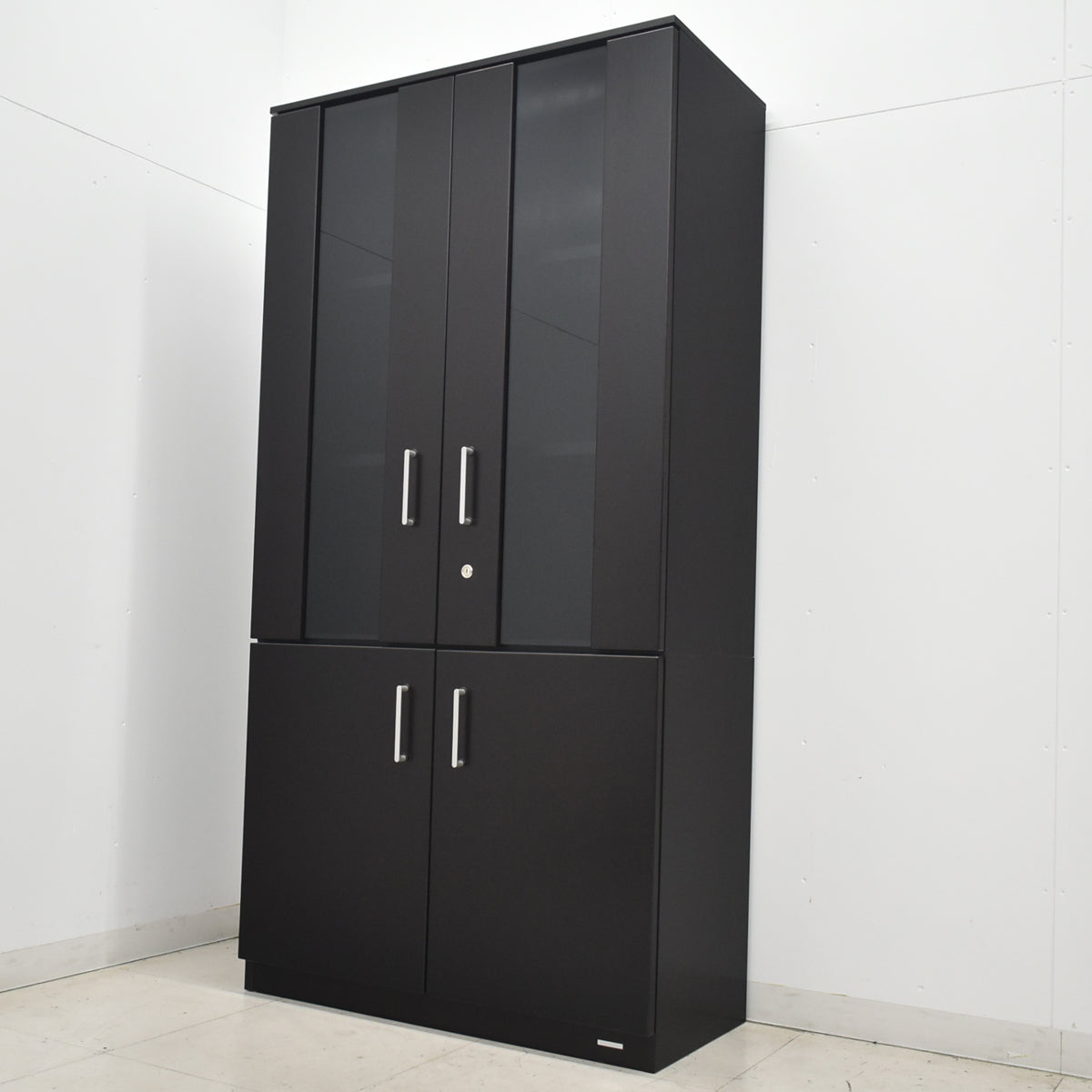 【中古】オカムラ　グレースライン　役員用書棚　ガラス扉　2024年製　全高1800　2026041603【中古オフィス家具】