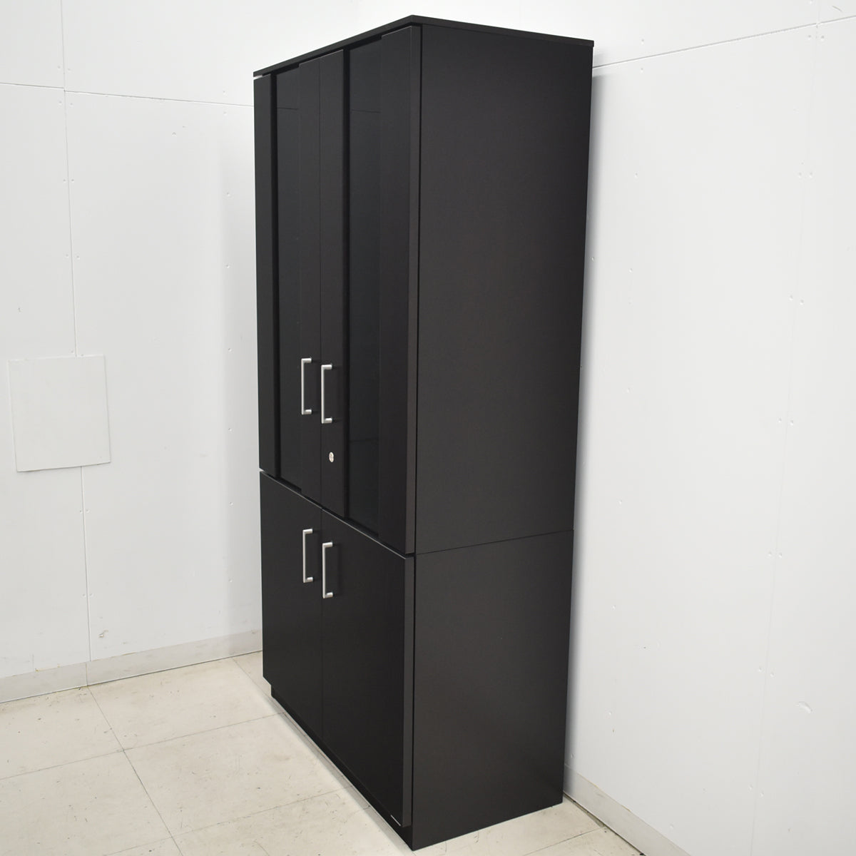 【中古】オカムラ　グレースライン　役員用書棚　ガラス扉　2024年製　全高1800　2026041603【中古オフィス家具】