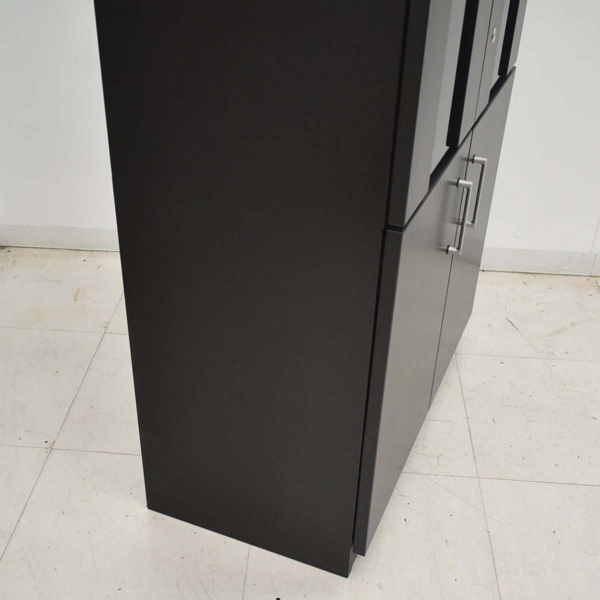 【中古】オカムラ　グレースライン　役員用書棚　ガラス扉　2024年製　全高1800　2026041603【中古オフィス家具】