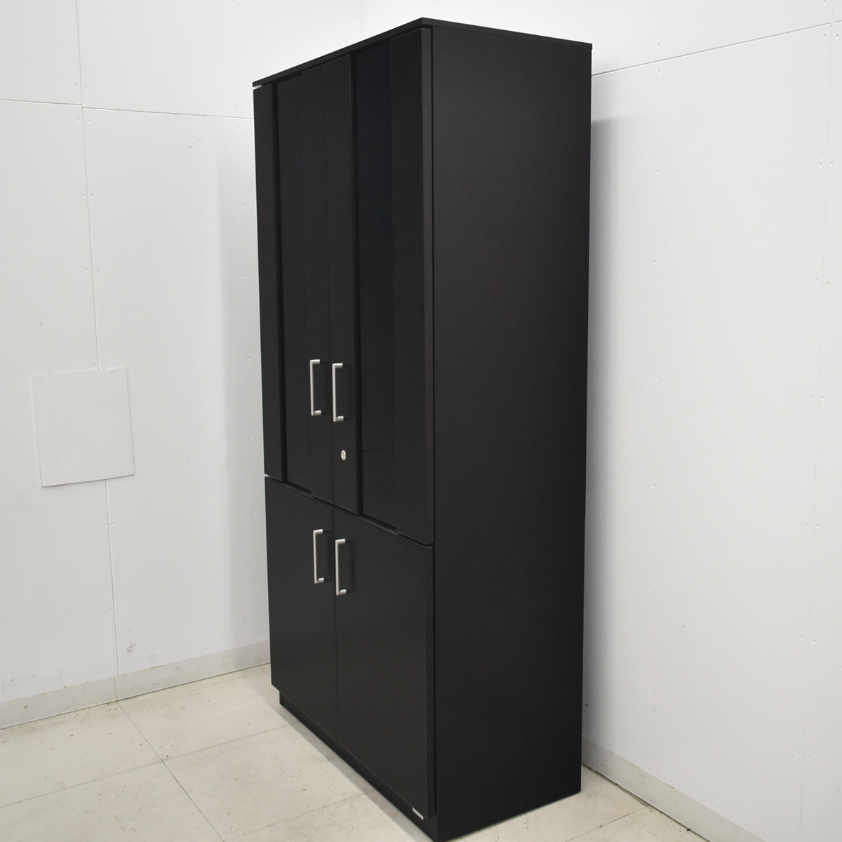 【中古】オカムラ　グレースライン　役員用書棚　ガラス扉　2024年製　全高1800　2026041604【中古オフィス家具】