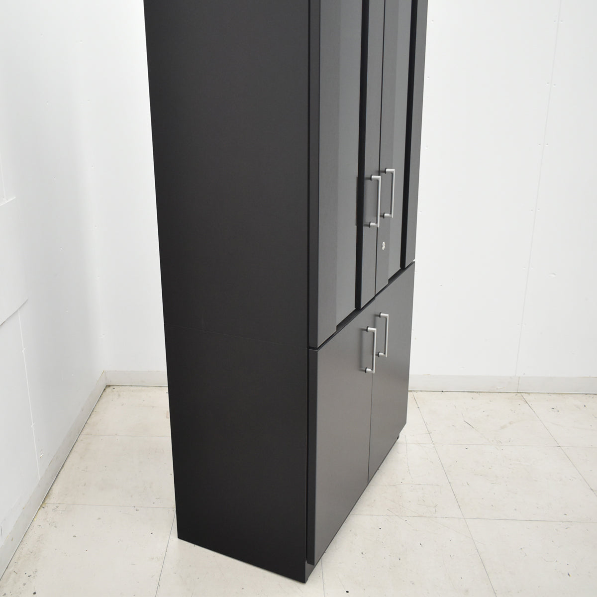 【中古】オカムラ　グレースライン　役員用書棚　ガラス扉　2024年製　全高1800　2026041604【中古オフィス家具】