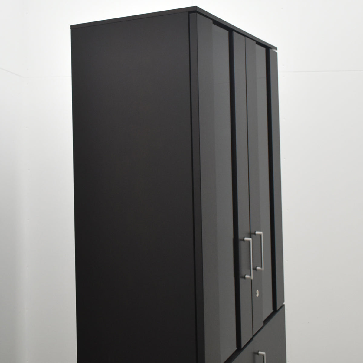 【中古】オカムラ　グレースライン　役員用書棚　ガラス扉　2024年製　全高1800　2026041604【中古オフィス家具】