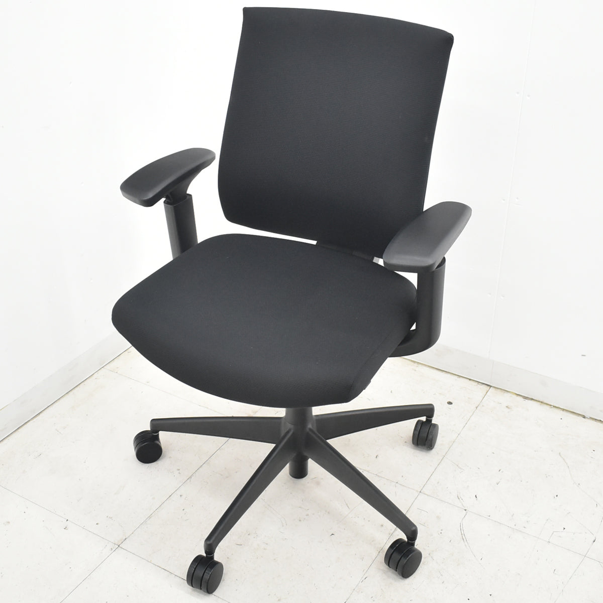 【中古】コクヨ　ウィザード３　可動肘　ランバーサポート　ローバック　ブラック　2026042001【中古オフィス家具】