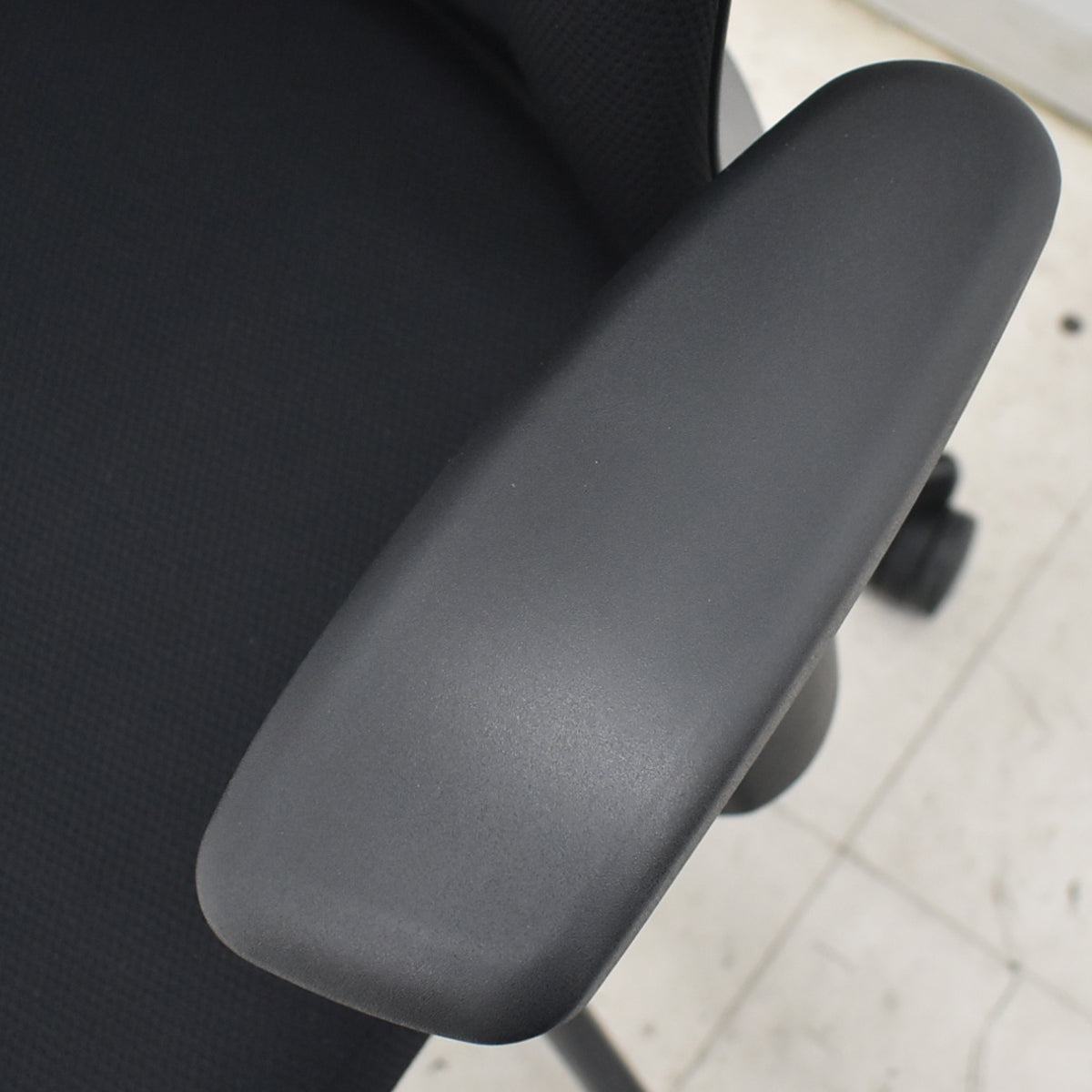【中古】コクヨ　ウィザード３　可動肘　ランバーサポート　ローバック　ブラック　2026042001【中古オフィス家具】