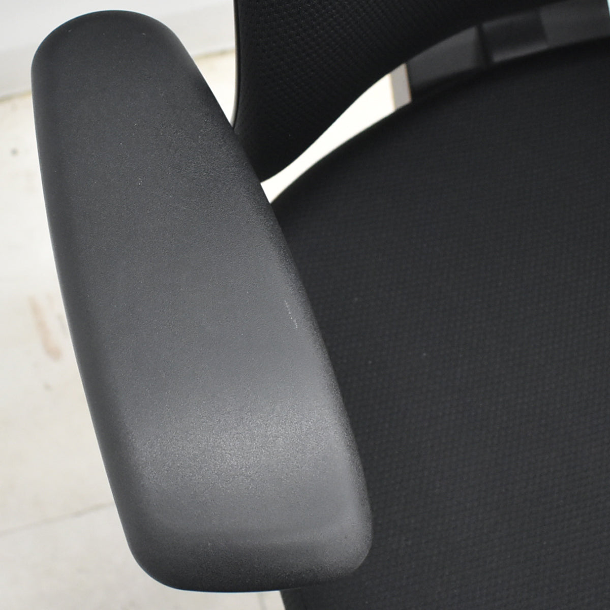 【中古】コクヨ　ウィザード３　可動肘　ランバーサポート　ローバック　ブラック　2026042001【中古オフィス家具】