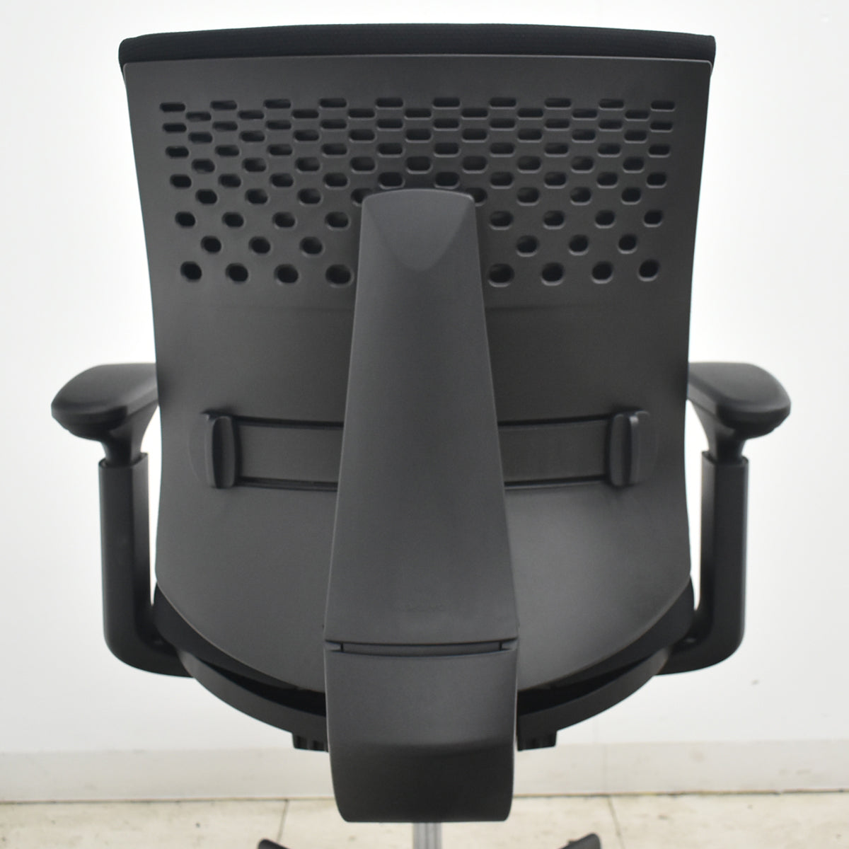 【中古】コクヨ　ウィザード３　可動肘　ランバーサポート　ローバック　ブラック　2026042001【中古オフィス家具】