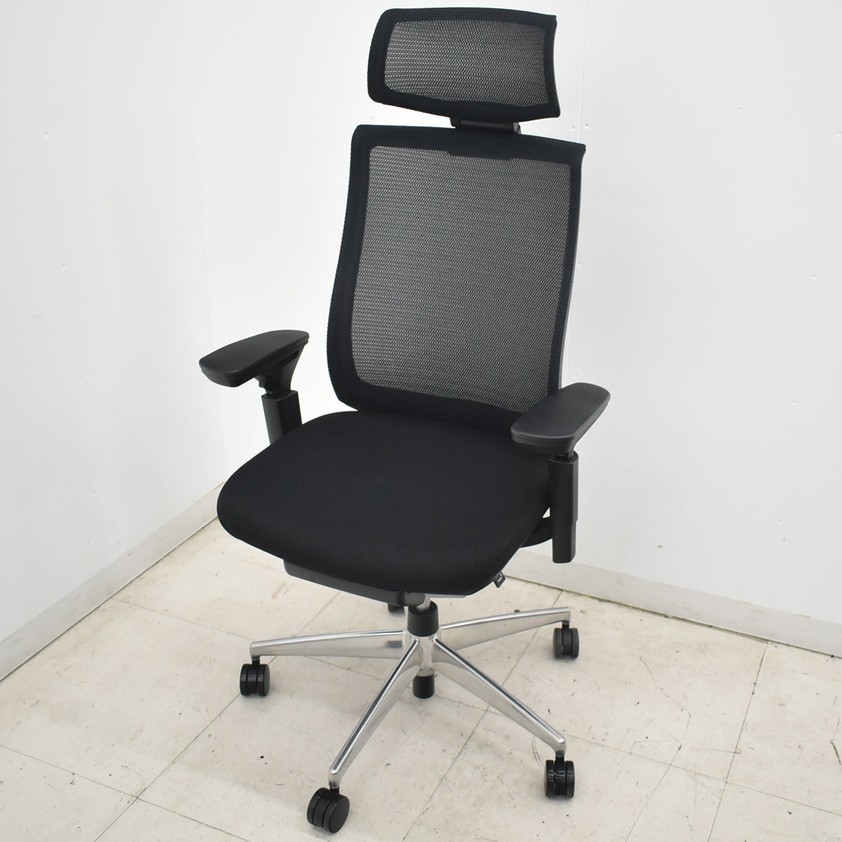 【中古】コクヨ　ベゼル　ヘッドレスト　可動肘　クランクスライドアーム　ポリッシュ　ブラック　2026042002【中古オフィス家具】