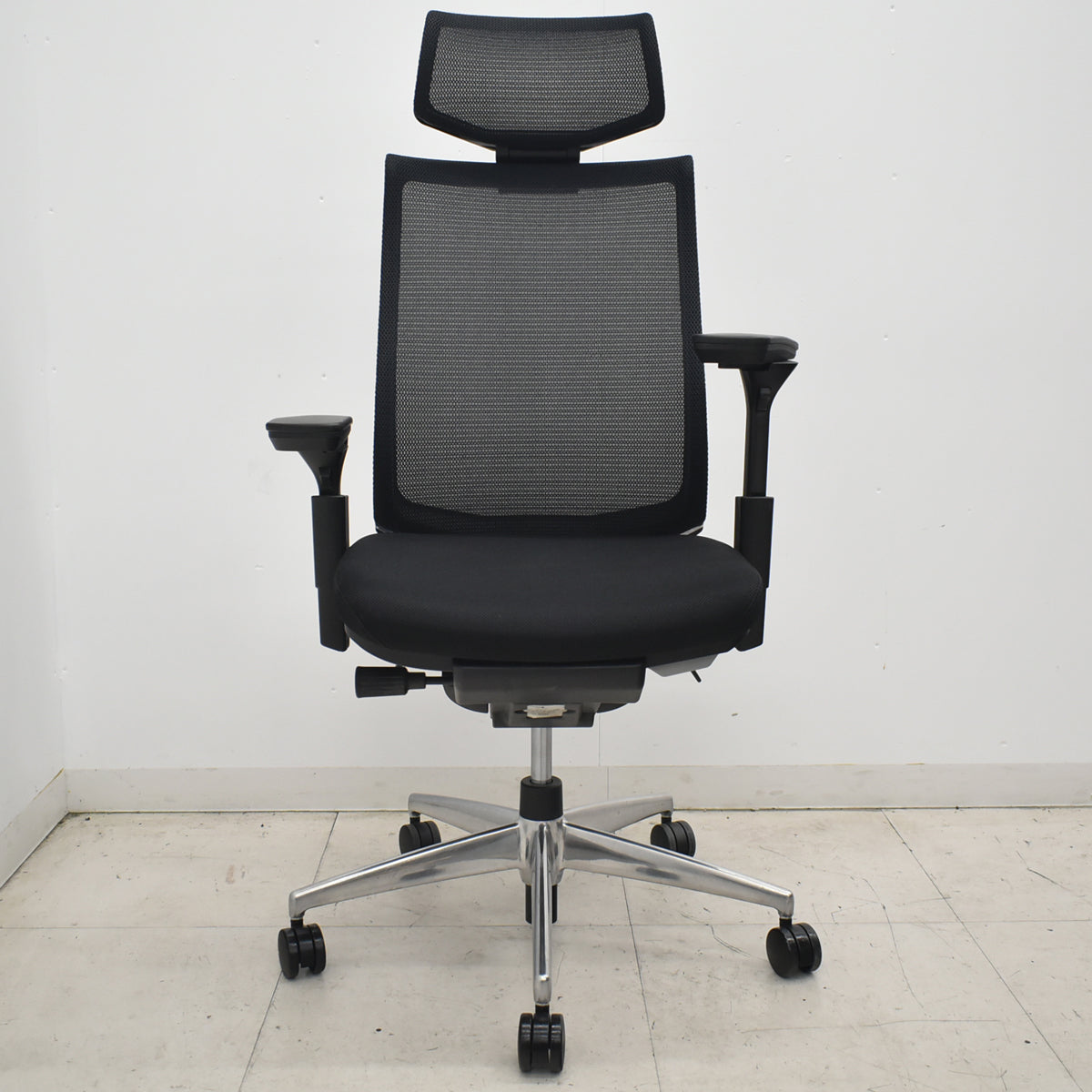 【中古】コクヨ　ベゼル　ヘッドレスト　可動肘　クランクスライドアーム　ポリッシュ　ブラック　2026042002【中古オフィス家具】