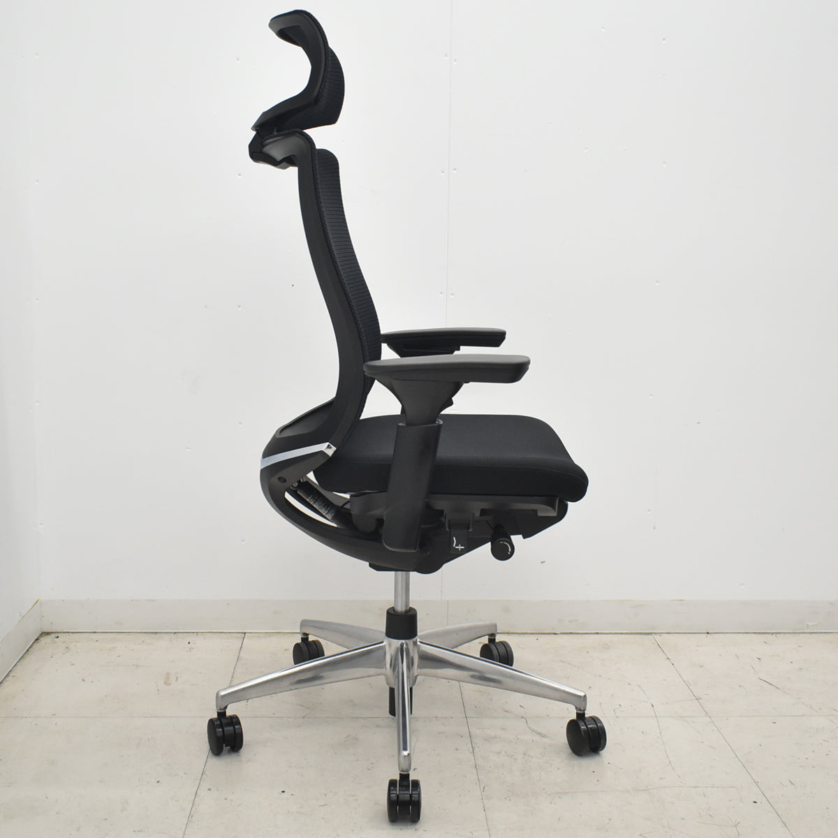 【中古】コクヨ　ベゼル　ヘッドレスト　可動肘　クランクスライドアーム　ポリッシュ　ブラック　2026042002【中古オフィス家具】