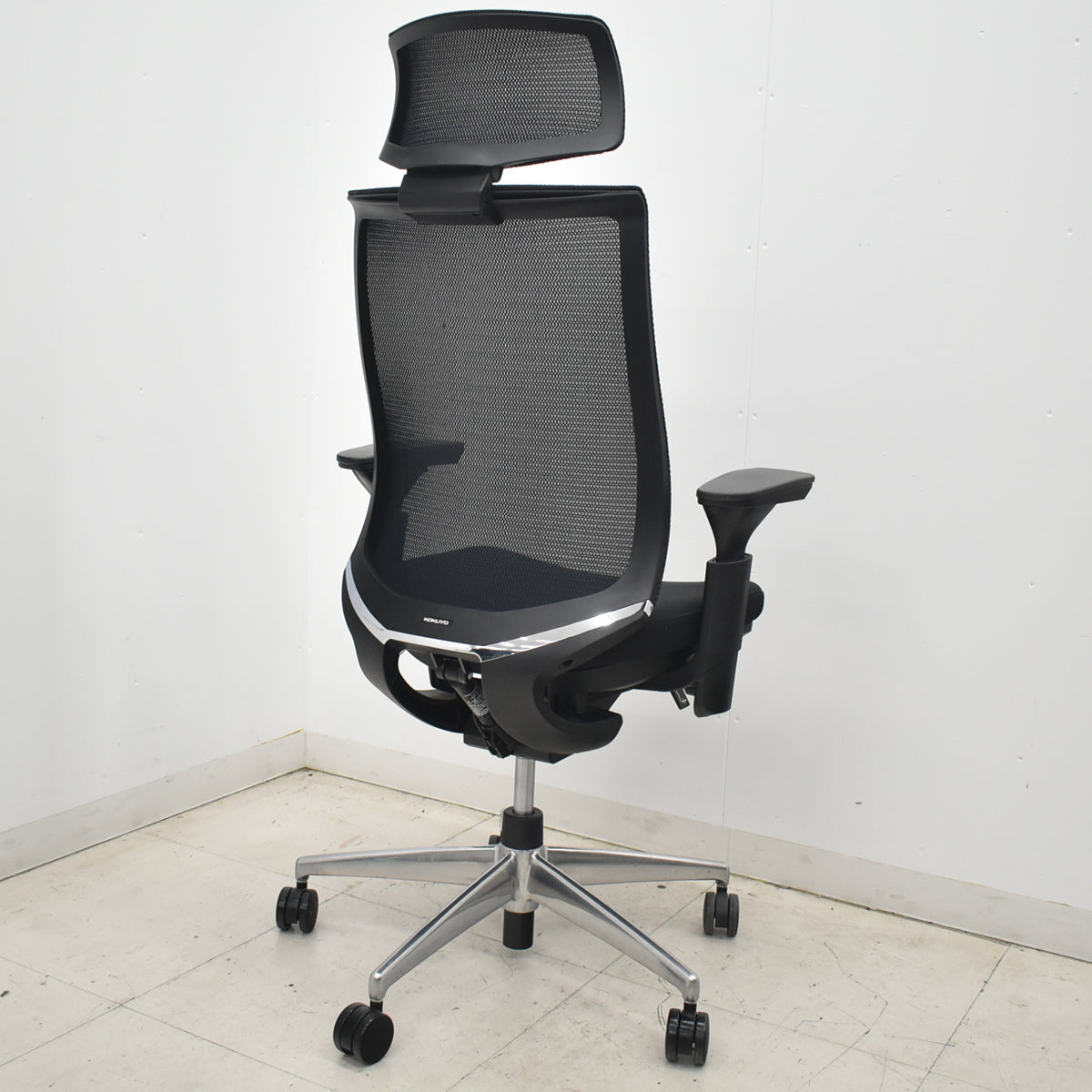 【中古】コクヨ　ベゼル　ヘッドレスト　可動肘　クランクスライドアーム　ポリッシュ　ブラック　2026042002【中古オフィス家具】