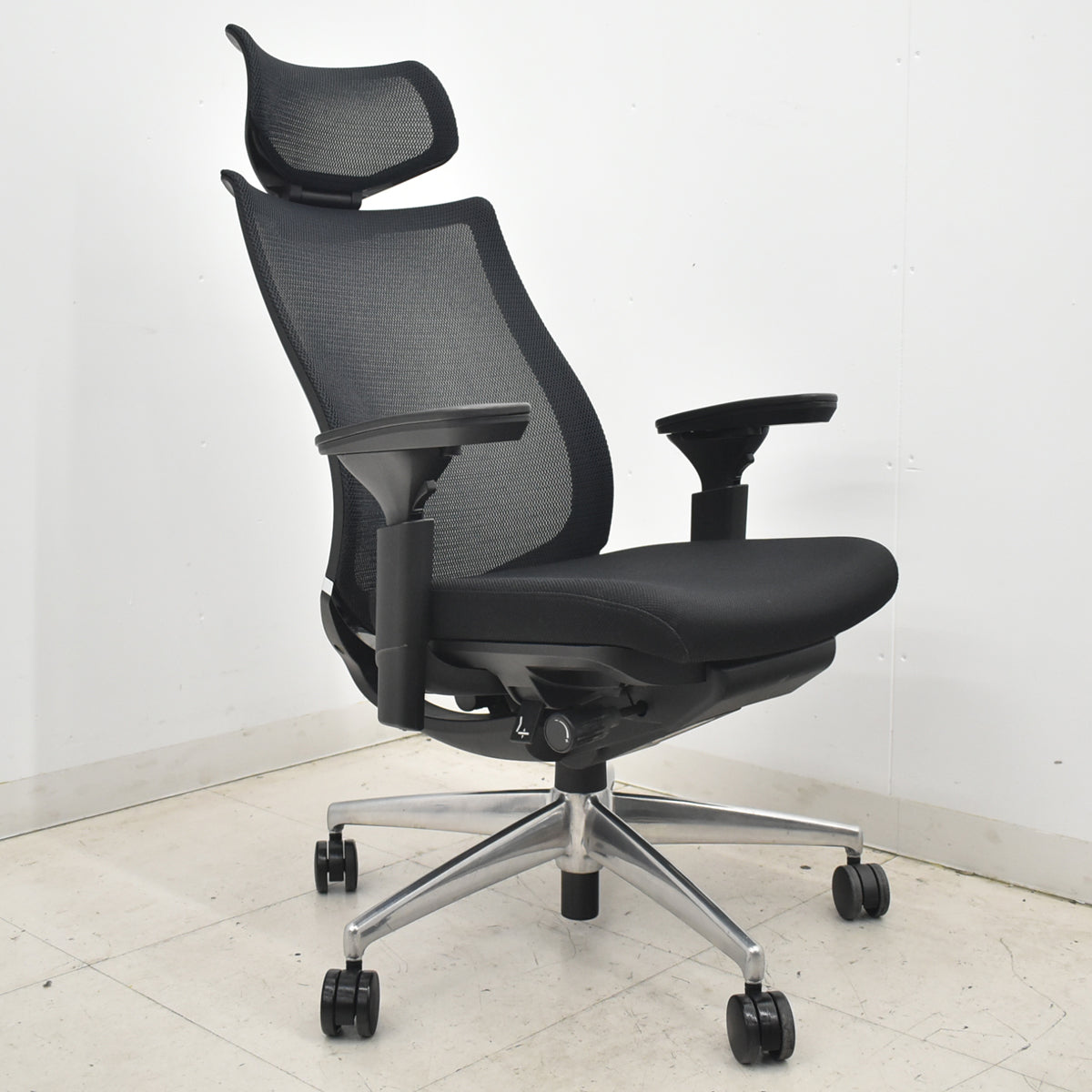【中古】コクヨ　ベゼル　ヘッドレスト　可動肘　クランクスライドアーム　ポリッシュ　ブラック　2026042002【中古オフィス家具】
