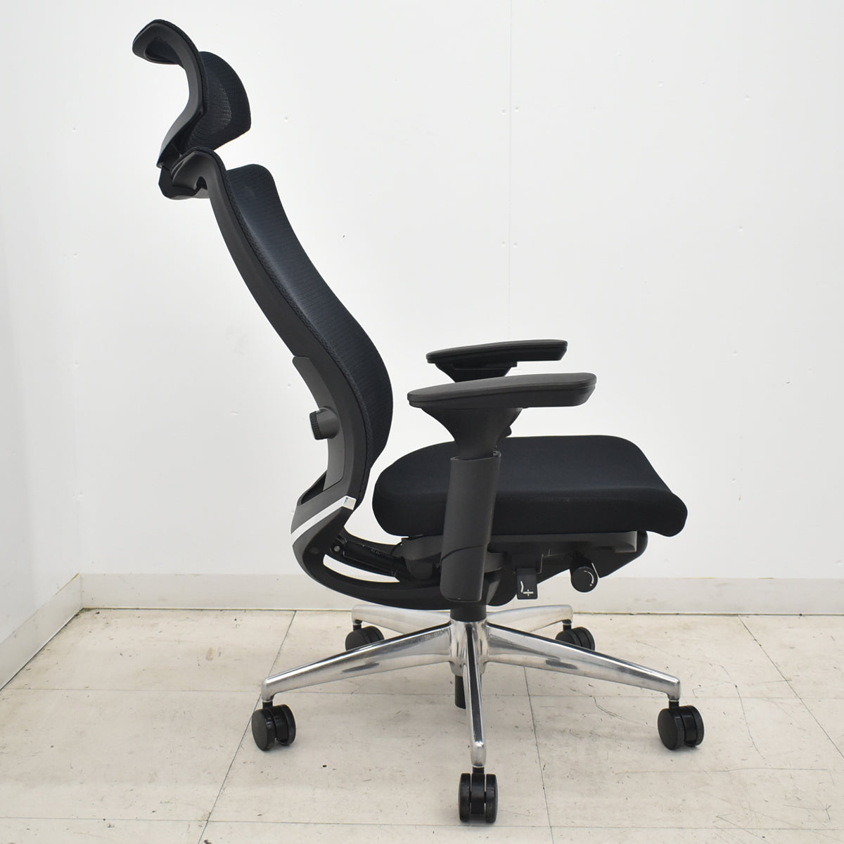 【中古】コクヨ　ベゼル　ヘッドレスト　可動肘　クランクスライドアーム　ポリッシュ　ウェブモーションサポート　ブラック　2026042003【中古オフィス家具】