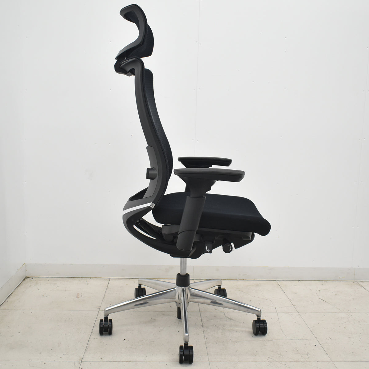 【中古】コクヨ　ベゼル　ヘッドレスト　可動肘　クランクスライドアーム　ポリッシュ　ウェブモーションサポート　ブラック　2026042003【中古オフィス家具】