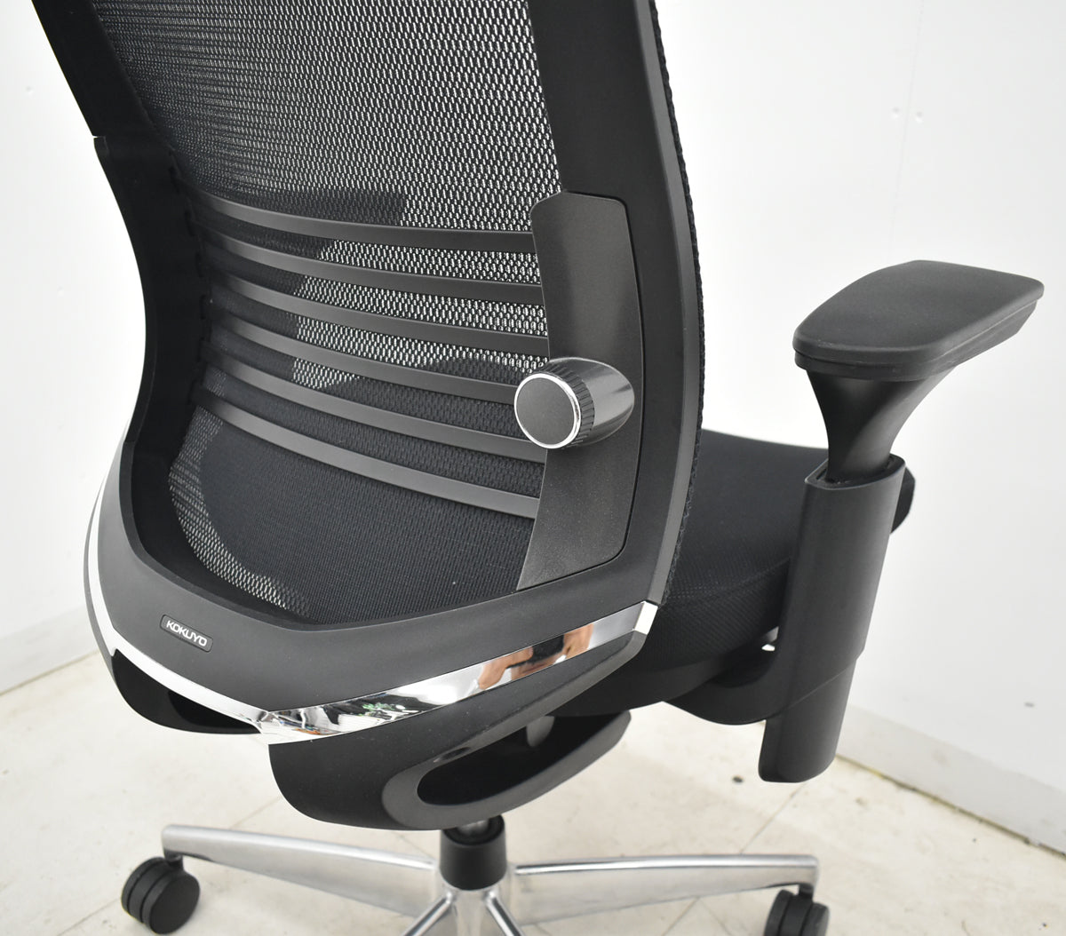 【中古】コクヨ　ベゼル　ヘッドレスト　可動肘　クランクスライドアーム　ポリッシュ　ウェブモーションサポート　ブラック　2026042003【中古オフィス家具】