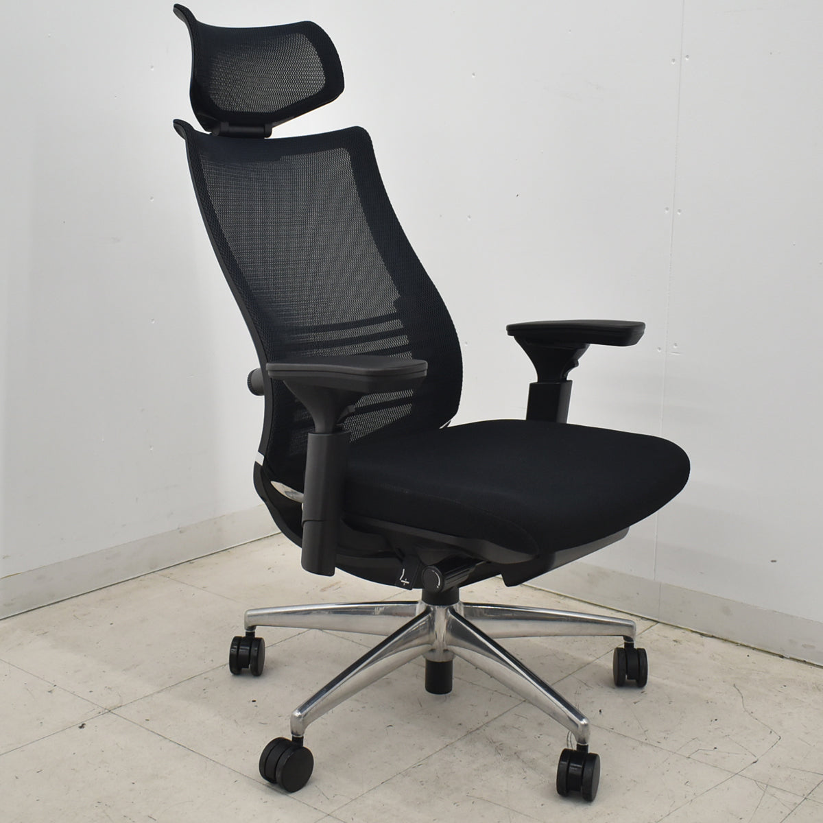 【中古】コクヨ　ベゼル　ヘッドレスト　可動肘　クランクスライドアーム　ポリッシュ　ウェブモーションサポート　ブラック　2026042003【中古オフィス家具】