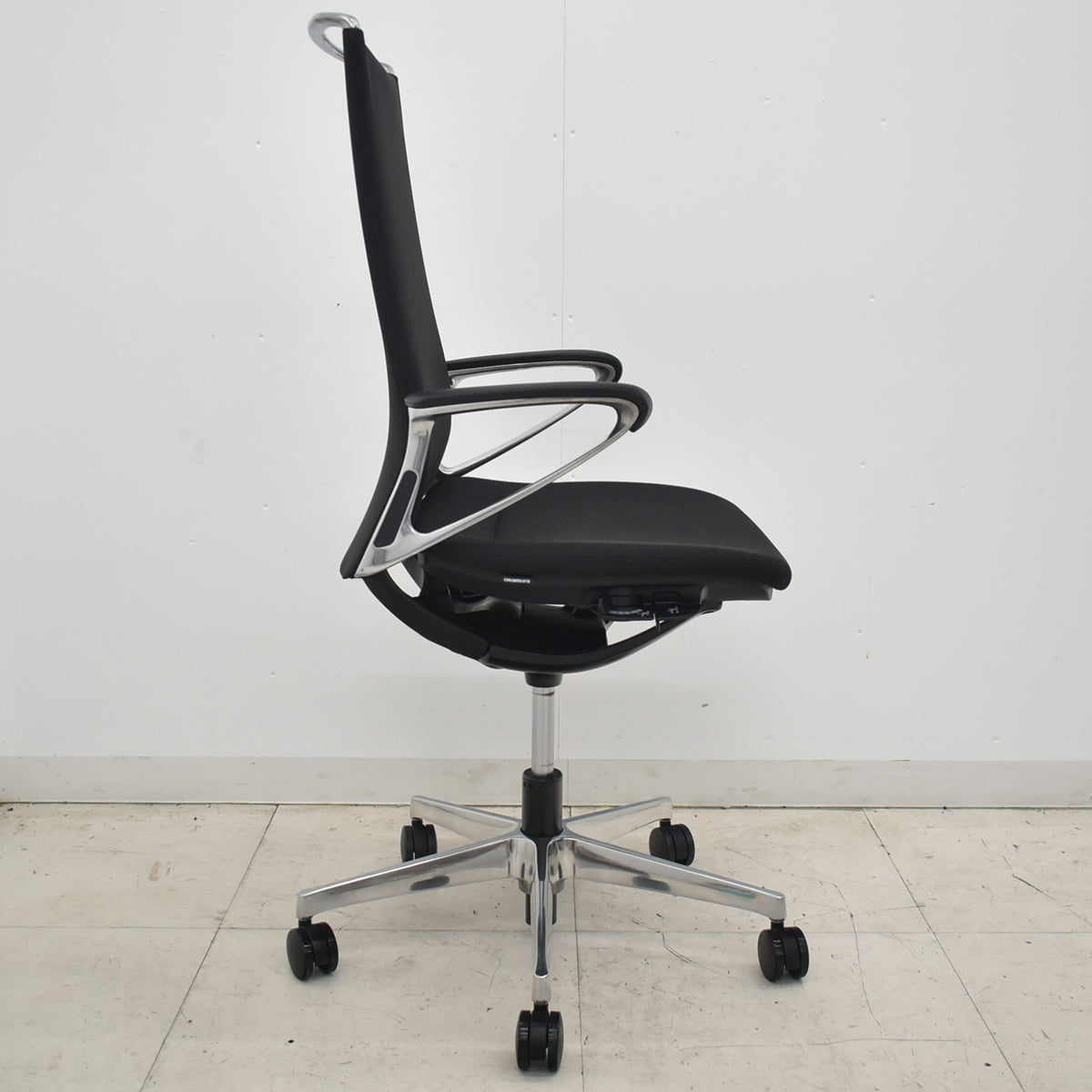 【中古】オカムラ　モードチェア　ハイバック　固定肘　ポリッシュ　ブラック　2026042005【中古オフィス家具】