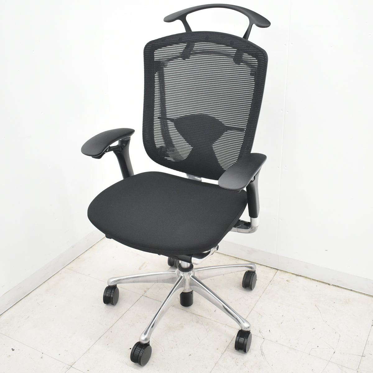 【中古】オカムラ　コンテッサ　可動肘　ランバーサポート　ハンガー　ポリッシュ　ブラック　2026042006【中古オフィス家具】