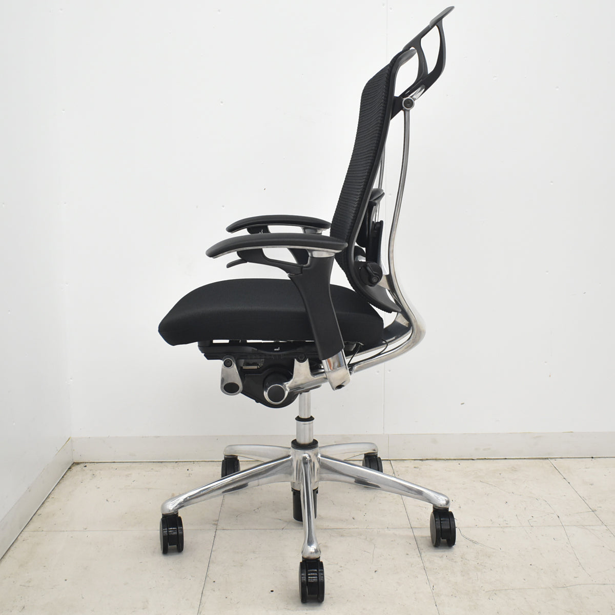 【中古】オカムラ　コンテッサ　可動肘　ランバーサポート　ハンガー　ポリッシュ　ブラック　2026042006【中古オフィス家具】