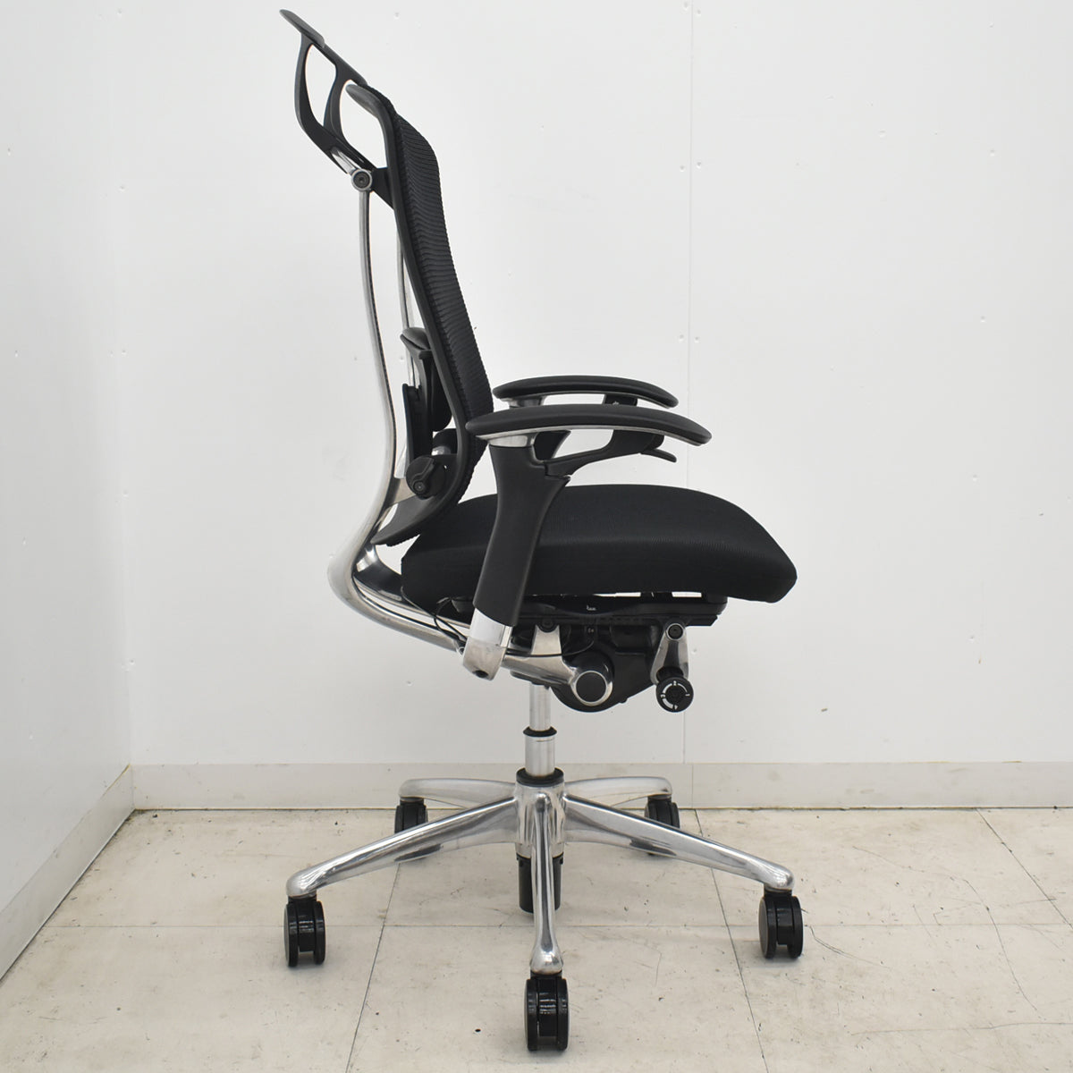 【中古】オカムラ　コンテッサ　可動肘　ランバーサポート　ハンガー　ポリッシュ　ブラック　2026042006【中古オフィス家具】