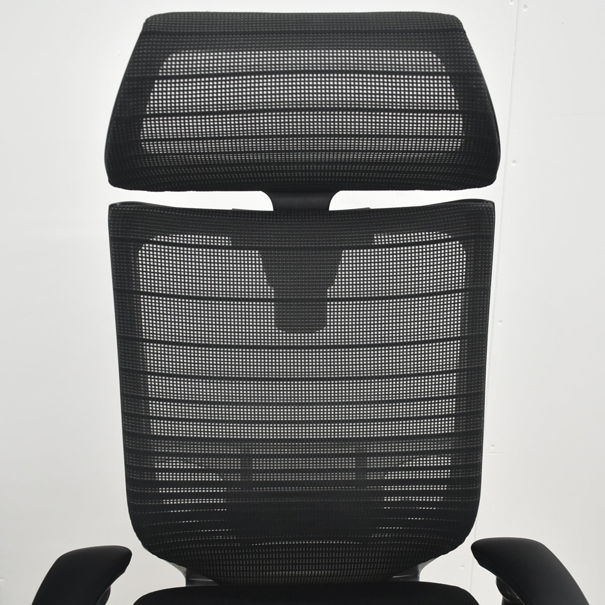 【中古】オカムラ　バロン　エクストラハイバック　可動ヘッドレスト　可動肘（肘パッド新品）グラデーションメッシュ　ランバーサポート　ポリッシュ　ブラック　2026042102【中古オフィス家具】
