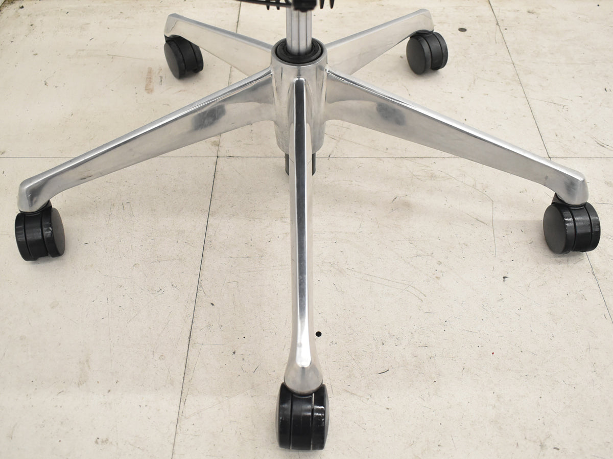 【中古】オカムラ　バロン　エクストラハイバック　可動ヘッドレスト　可動肘（肘パッド新品）グラデーションメッシュ　ランバーサポート　ポリッシュ　ブラック　2026042102【中古オフィス家具】