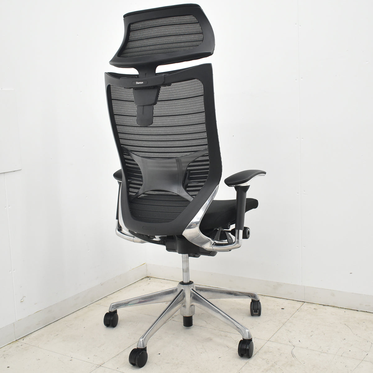 【中古】オカムラ　バロン　エクストラハイバック　可動ヘッドレスト　可動肘（肘パッド新品）グラデーションメッシュ　ランバーサポート　ポリッシュ　ブラック　2026042102【中古オフィス家具】