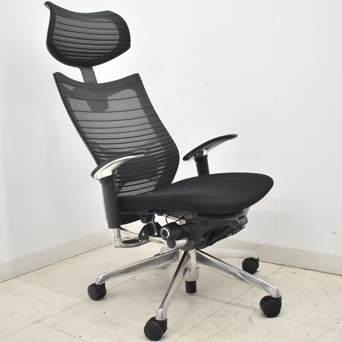 【中古】オカムラ　バロン　エクストラハイバック　可動ヘッドレスト　可動肘（肘パッド新品）グラデーションメッシュ　ランバーサポート　ポリッシュ　ブラック　2026042102【中古オフィス家具】