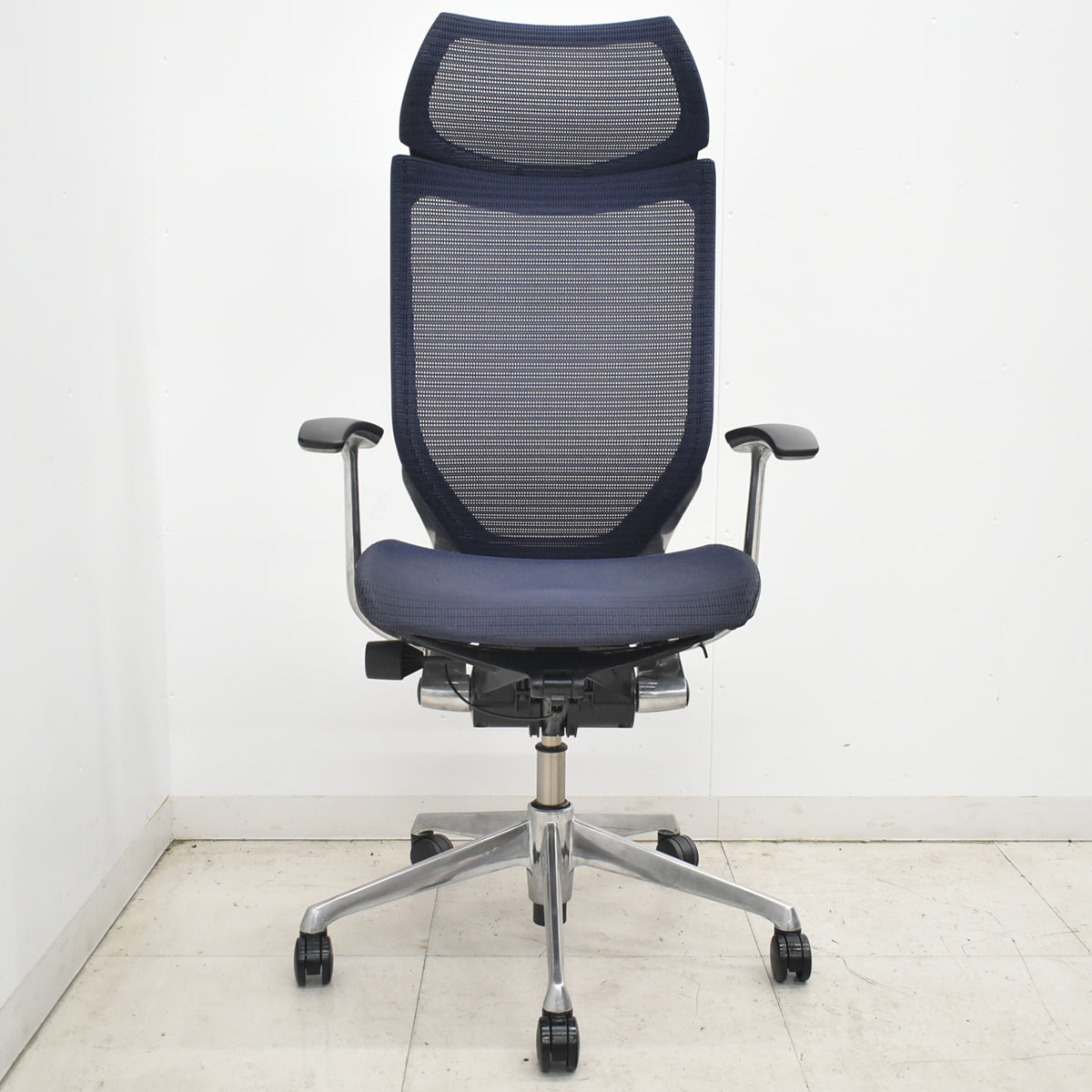 【中古】オカムラ　バロン　エクストラハイバック　固定ヘッドレスト　固定肘（肘パッド新品）ダークブルー　2026042103【中古オフィス家具】