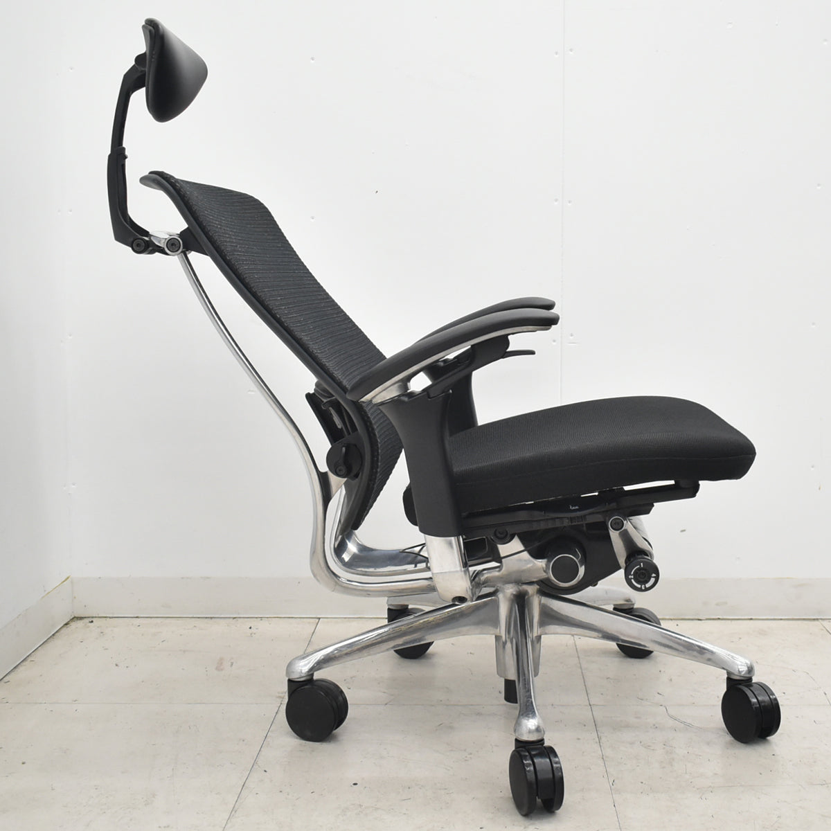 【中古】オカムラ　コンテッサ　ヘッドレスト　可動肘（肘パッド新品）ランバーサポート　ポリッシュ　ブラック　2026042104【中古オフィス家具】