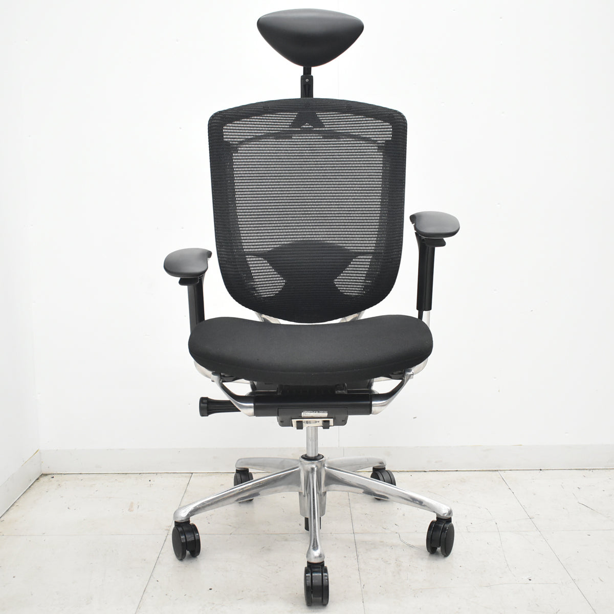【中古】オカムラ　コンテッサ　ヘッドレスト　可動肘（肘パッド新品）ランバーサポート　ポリッシュ　ブラック　2026042104【中古オフィス家具】