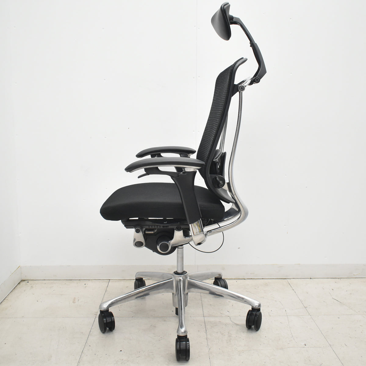 【中古】オカムラ　コンテッサ　ヘッドレスト　可動肘（肘パッド新品）ランバーサポート　ポリッシュ　ブラック　2026042104【中古オフィス家具】