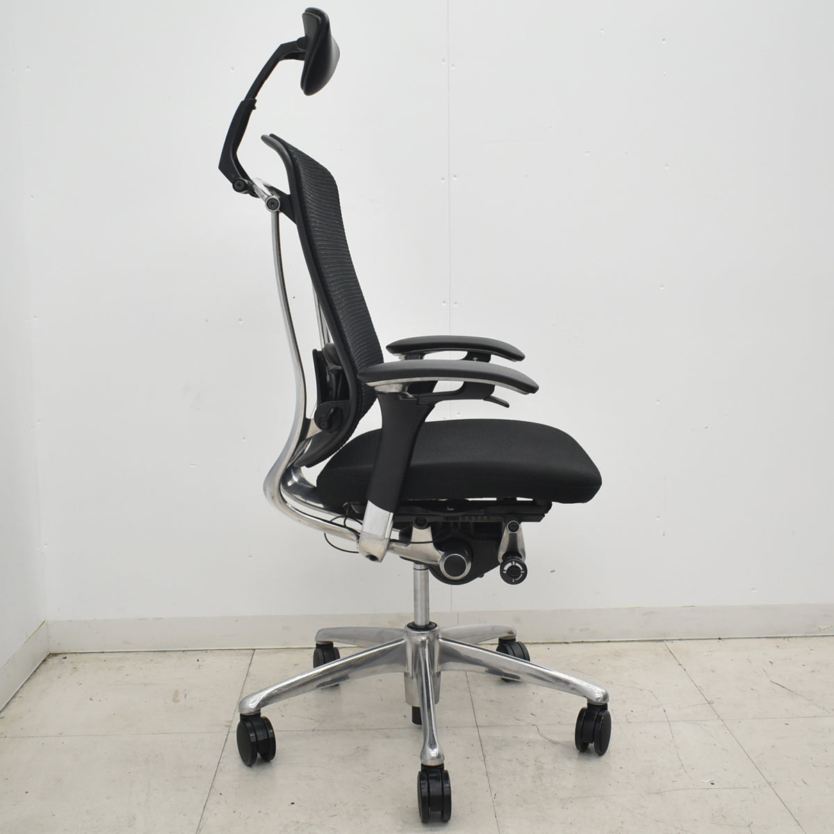 【中古】オカムラ　コンテッサ　ヘッドレスト　可動肘（肘パッド新品）ランバーサポート　ポリッシュ　ブラック　2026042104【中古オフィス家具】