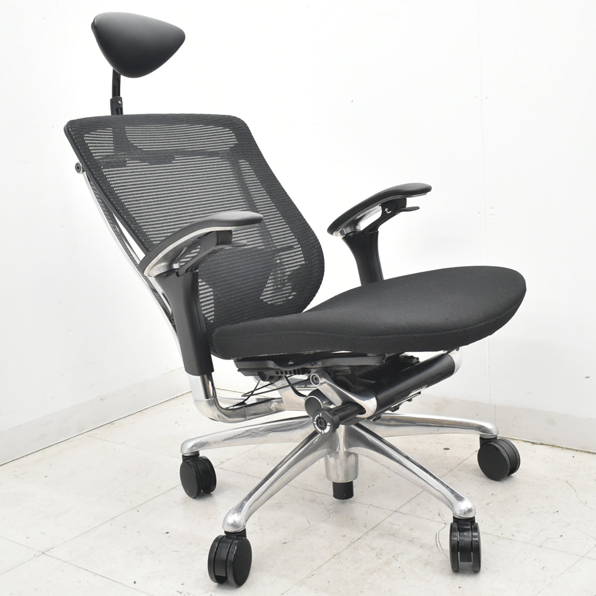 【中古】オカムラ　コンテッサ　ヘッドレスト　可動肘（肘パッド新品）ランバーサポート　ポリッシュ　ブラック　2026042104【中古オフィス家具】