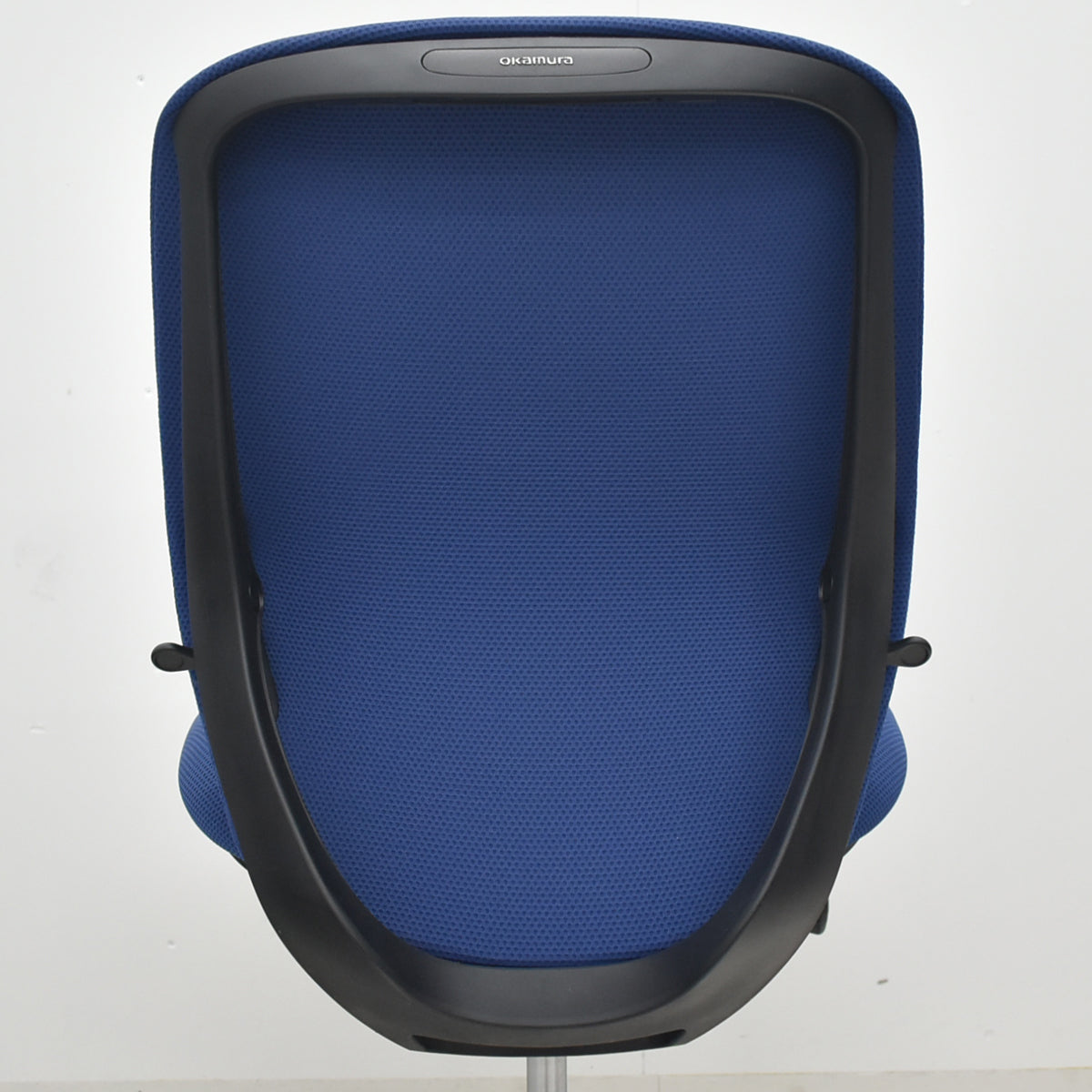 【中古】オカムラ　シルフィー　ローバック　前傾機能　バックカーブアジャスト　肘なし　ポリッシュ　ミディアムブルー　2026042202【中古オフィス家具】